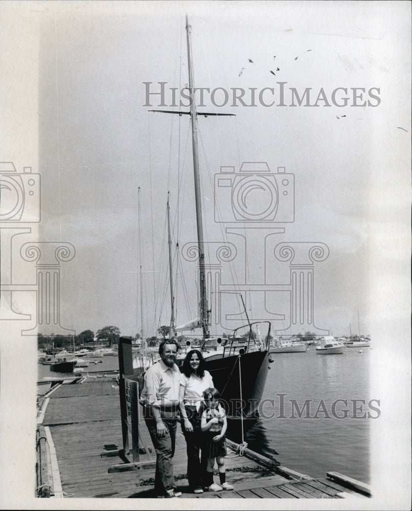 1973 Press Photo McKeever Family To Leave On Three Year Ecology Sturdy Cruise - Historic Images