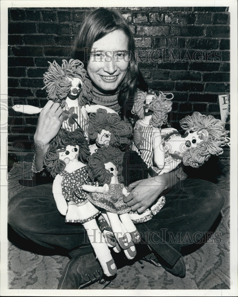 1972 Press Photo Cambridge toy maker Trish McKinney - Historic Images