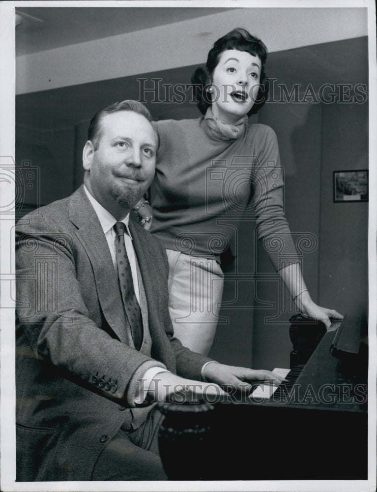 1956 Press Photo Singer actress Gisele MacKenzie &amp; Skitch Henderson - Historic Images