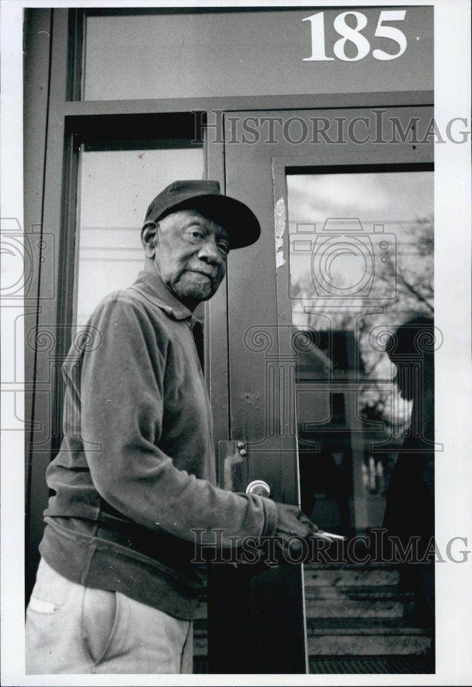 1997 Press Photo George Royals Eviction For Drug Activity - Historic Images