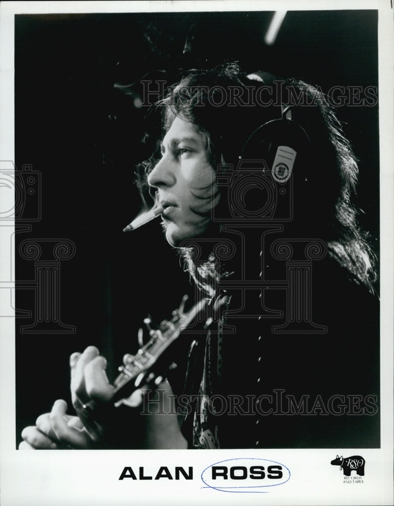 1974 Press Photo Alan Ross of RSO Records and Tapes - Historic Images