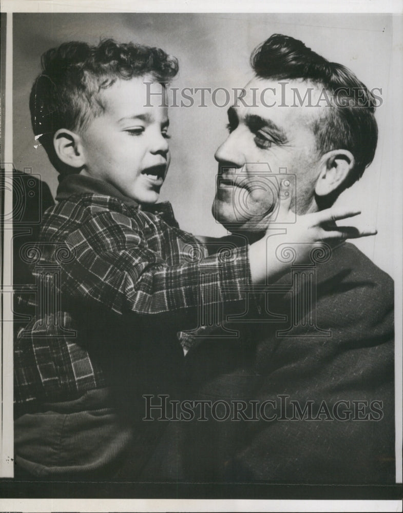 1958 Press Photo Edward Royer Taxi Driver with Joel Heitman - Historic Images