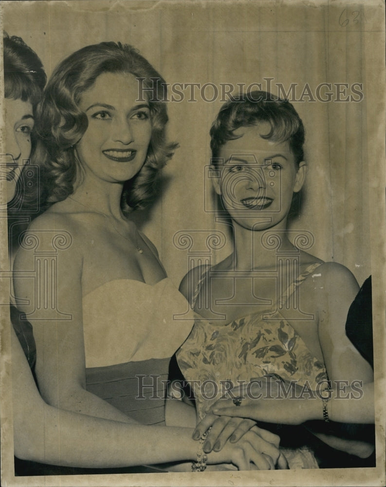 1960 Press Photo Two unknown women in dresses - Historic Images