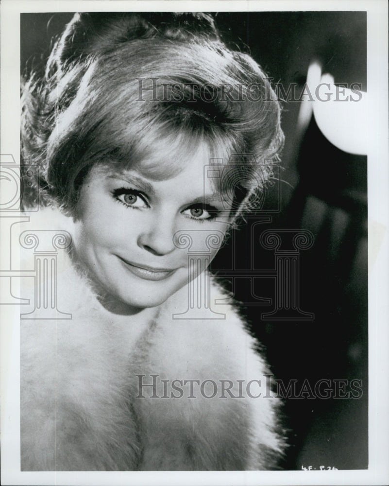 1965 Press Photo English Actress Sally Smith &quot;The Roar of the Greasepaint&quot; - Historic Images