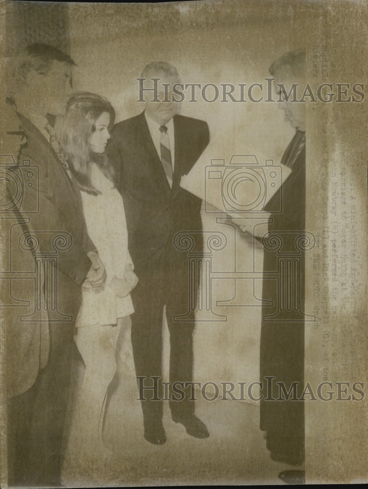 1967 Press Photo John Mowbray performs a wedding - Historic Images