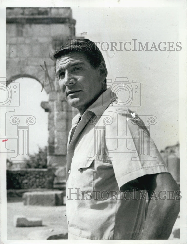 1973 Press Photo Actor Gene Barry in "Maroc 7" - Historic Images