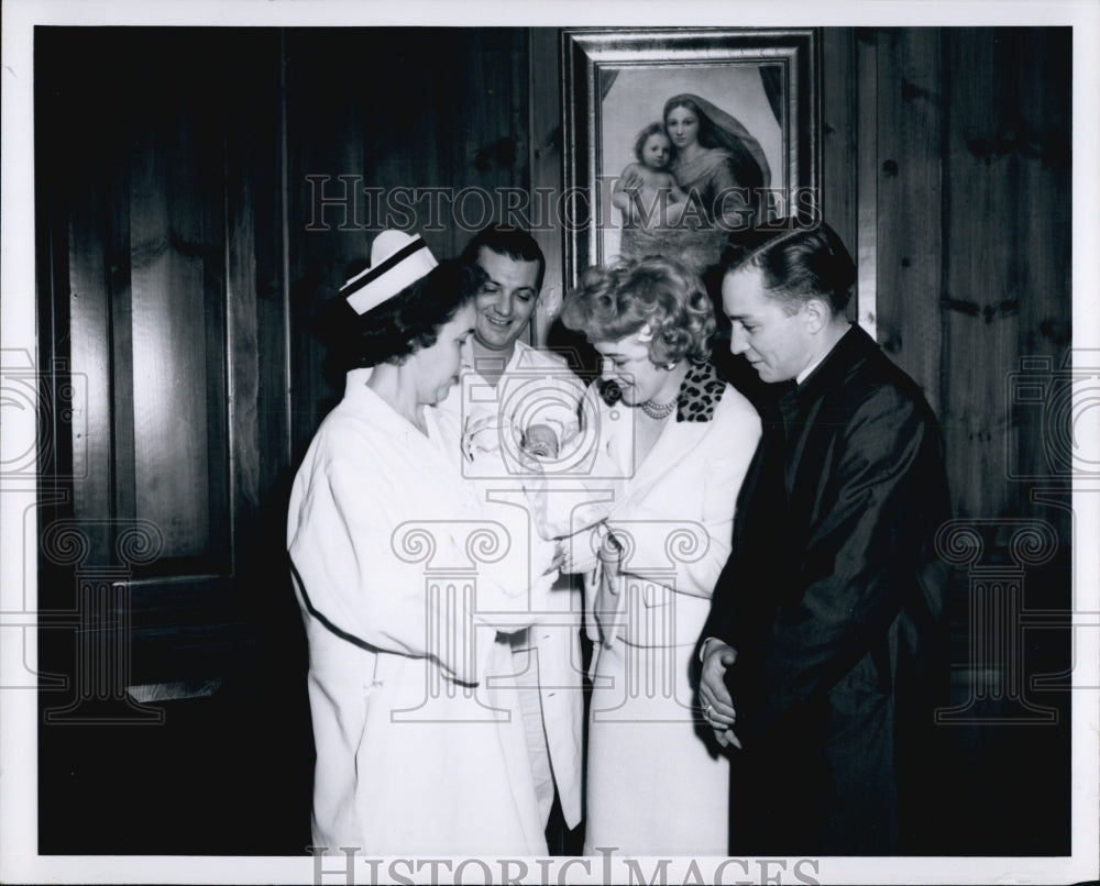 1962 Press Photo Mr &amp; Mrs. Warren Lohnes, Parents of Newborn Baby - Historic Images