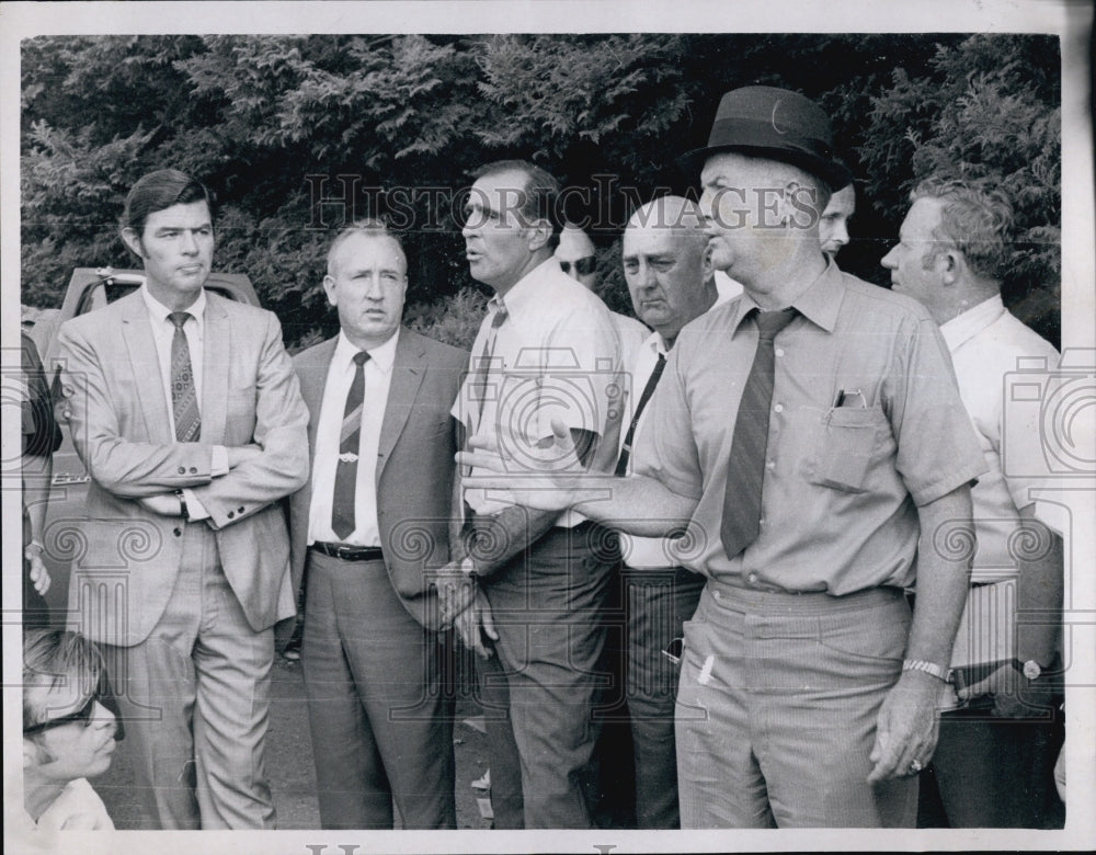 1970 Press Photo Police Hqs at Riverview Drive-in at Haverhill Mayor Waldron - Historic Images