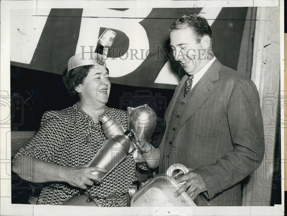 Press Photo Elsa Maxwell famous socialite Lee Whitney Dir Aluminum for defence - Historic Images