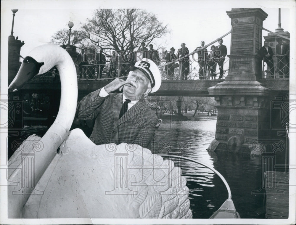 1966 Press Photo Conductor Arthur Fiedler Commands Swan Boat Fleet - Historic Images