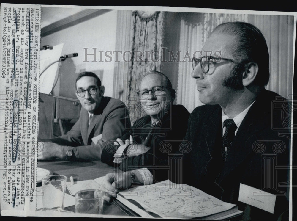 1969 Press Photo MIT Scientists Long Range Weather Forecasts To Be Sold - Historic Images
