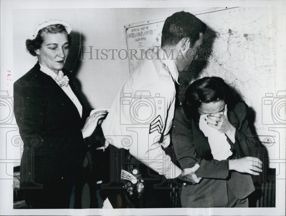 1953 Press Photo Policewoman Mary Lou Hawkins &amp; Sgt. Fav Hawkins &amp; Mrs. Johnson - Historic Images