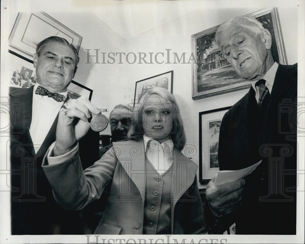 1979 Press Photo Francine Johnson wins medal former Sen Saltonstall John Gardine - Historic Images