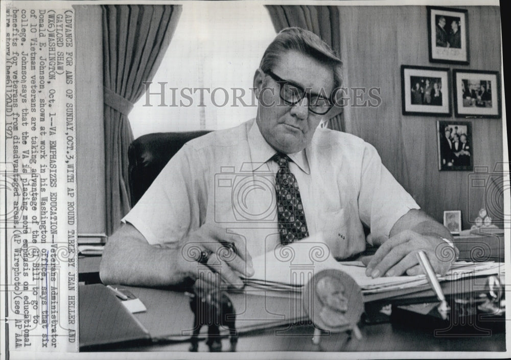 1971 Press Photo Veterans Administrator Donald E Johnson - Historic Images