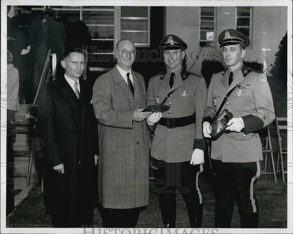 1964 Press Photo State Troopers Lawrence Carter and Wm Ready Jr - Historic Images