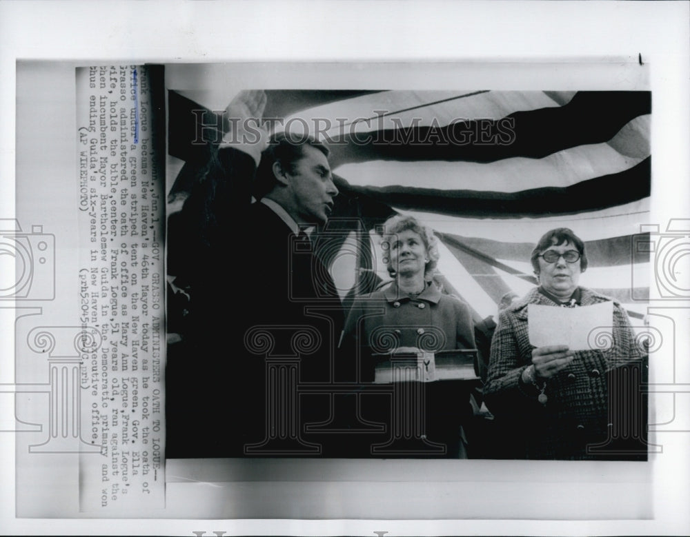 1976 Press Photo Frank Logue took oath as Mayor from Gov. Ella Grasso - Historic Images