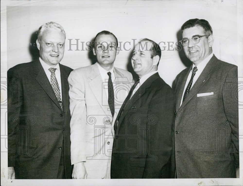 1953 Press Photo Krueger Brewing Officials: Edward Jewett III, Ben Medoff - Historic Images