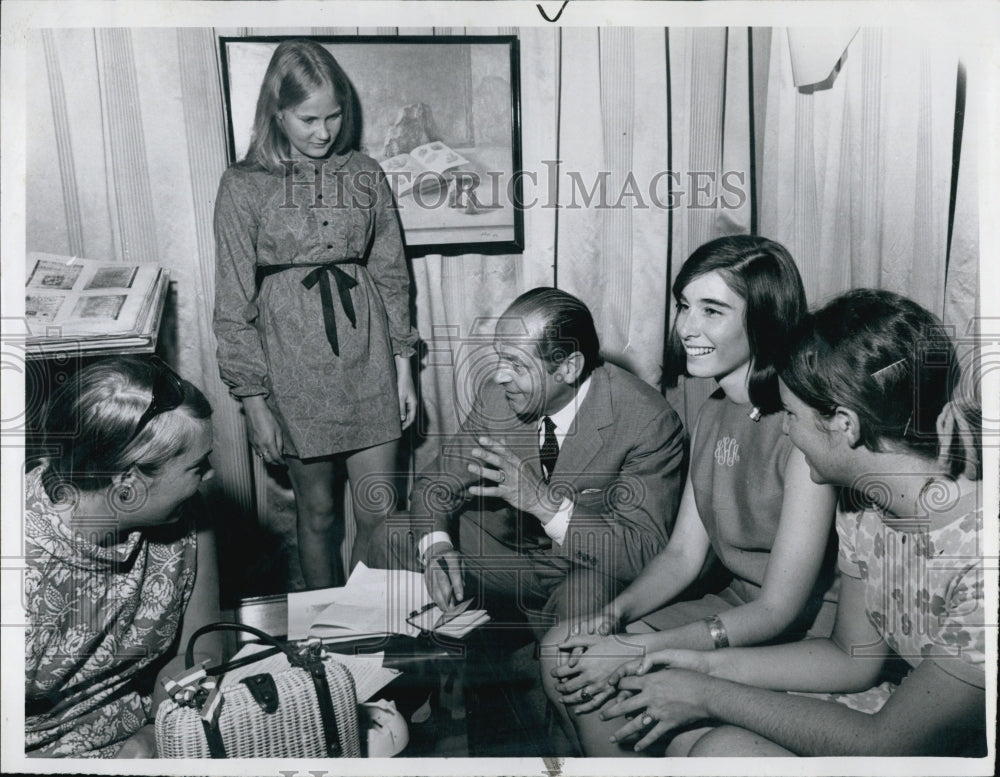 1968 Press Photo Margaret Duclson, Edith Wentuntt, Seneral Otteiers. - Historic Images