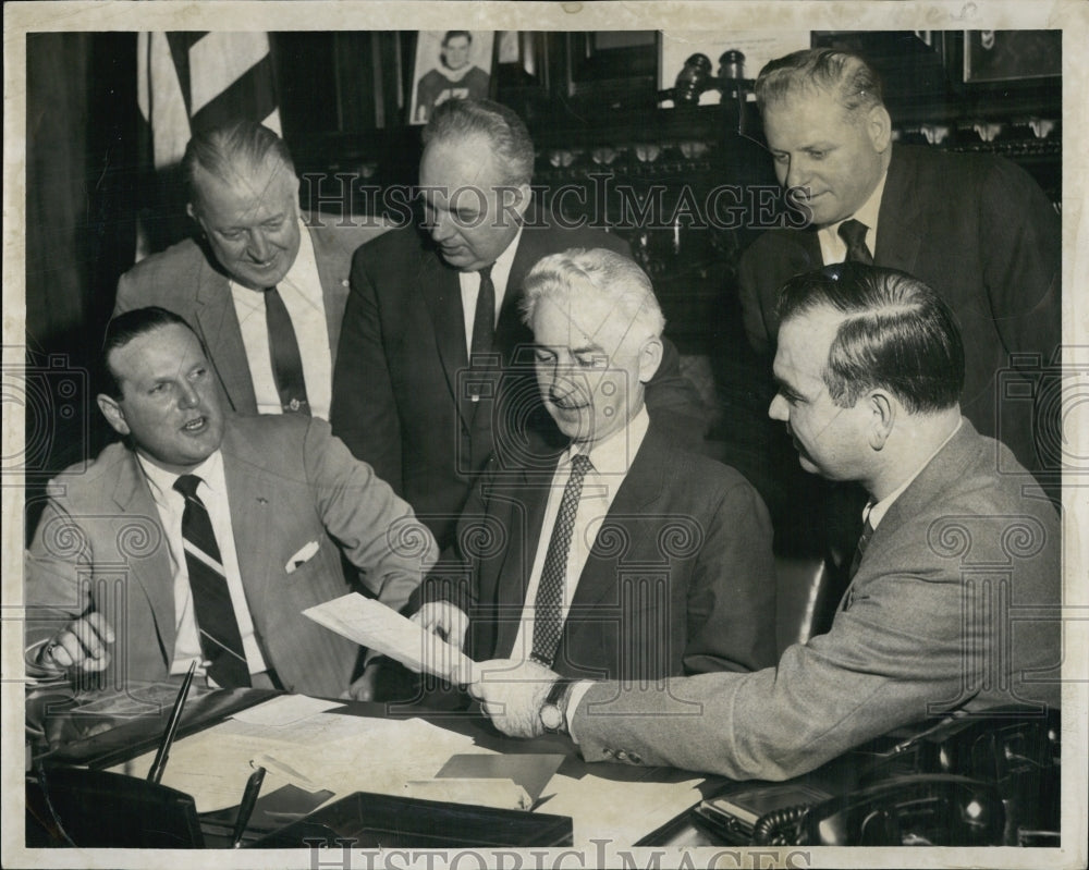 1960 Press Photo Representative John Toomey, with Other Council Members - Historic Images