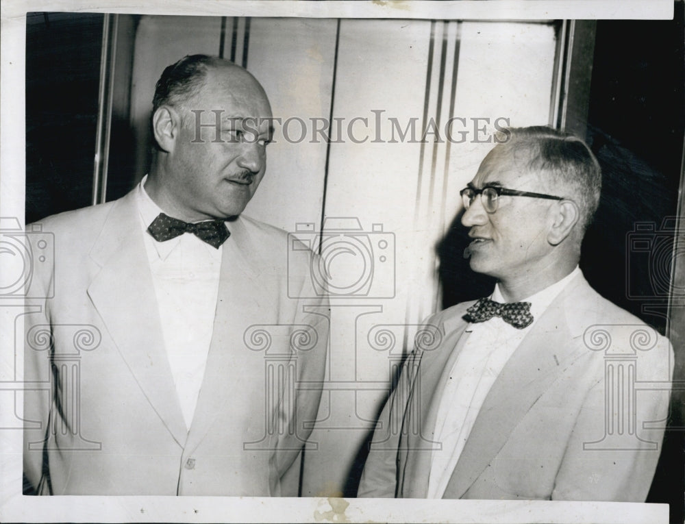 1955 Press Photo David S. Toochin and Atty. Morris Michaelson. - Historic Images