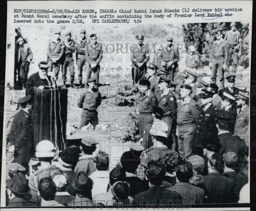 1969 Press Photo Rabbi Ishak Nissim Holds Funeral Of Premier Levi Eshkol - Historic Images