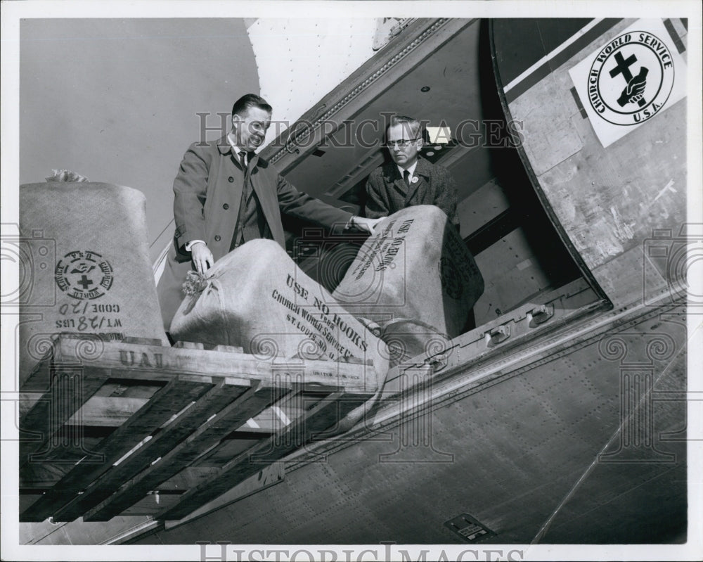 1962 Press Photo Bishop James K Matthews & Rev John Abbott - Historic Images