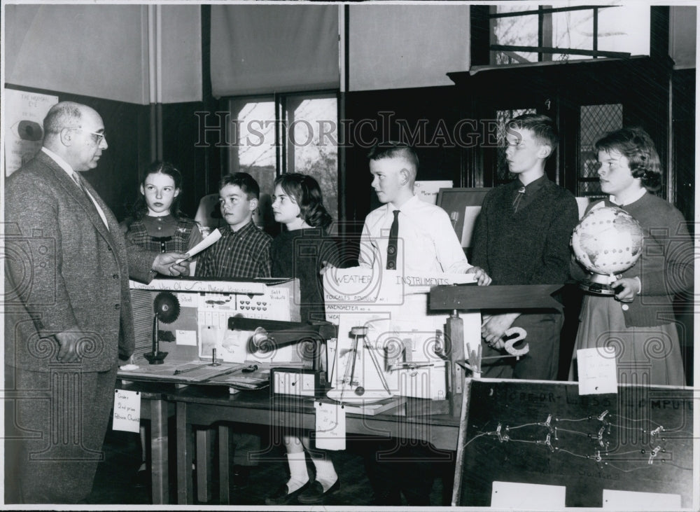 Press Photo Gilbert Stuart School Young Science Fair Winners - Historic Images