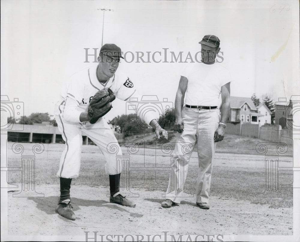 1957 Press Photo Coach Tony Segadelli And John Kulevich - Historic Images