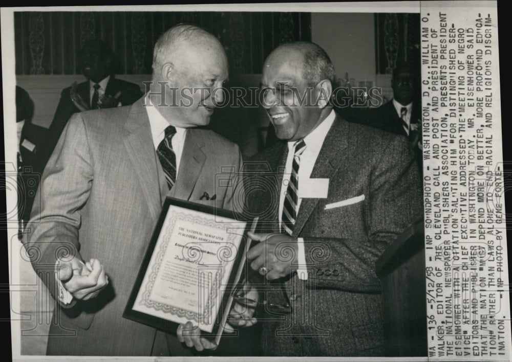 1958 Press Photo William O Walker editor of The Cleveland Call President Eisenho - Historic Images