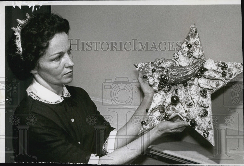 1960 Press Photo Mrs. Anthony Wallace Jr. - Historic Images