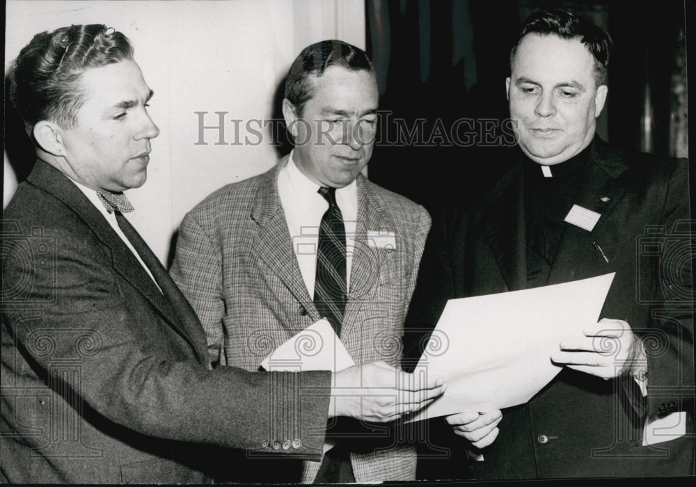 1957 Press Photo Edward Palmer, Harvey Armington, Father Gordon Gournier - Historic Images