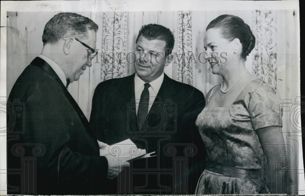 1961 Press Photo Jack Caron marries the former Mrs. Sandra Jane Tucker - Historic Images