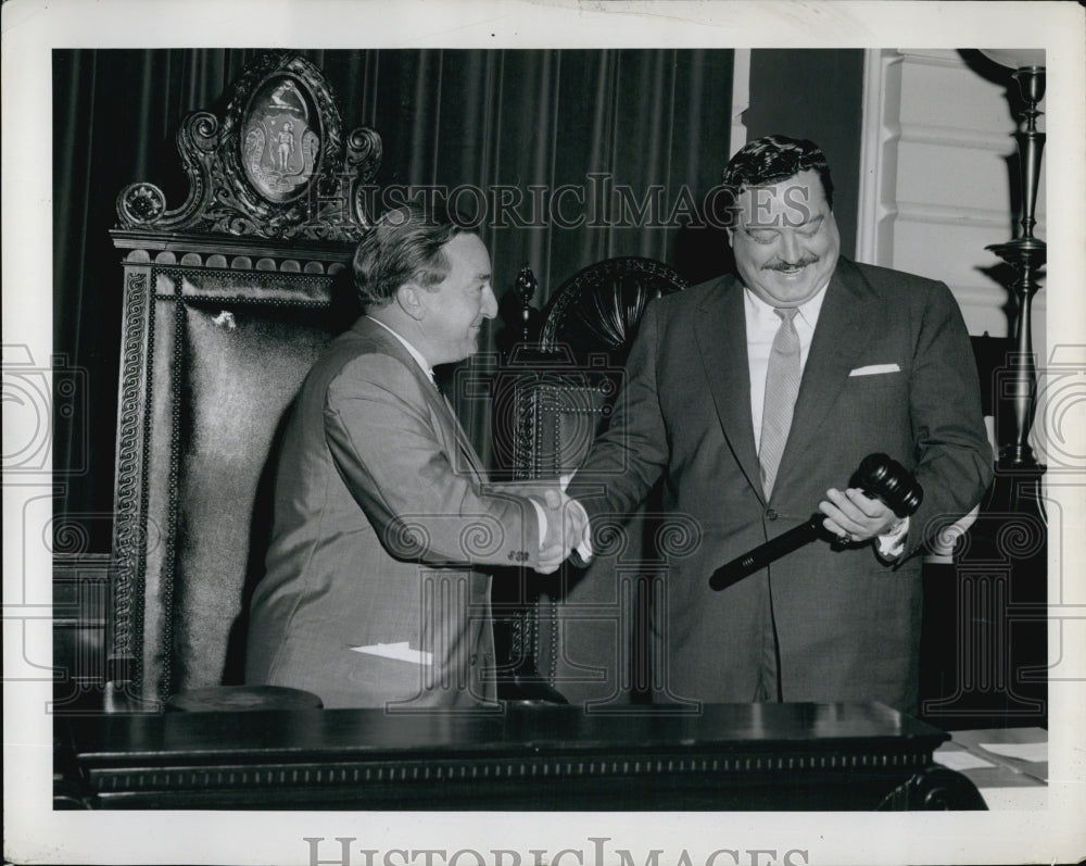 1959 Press Photo John E Powers and Jackie Gleason - Historic Images
