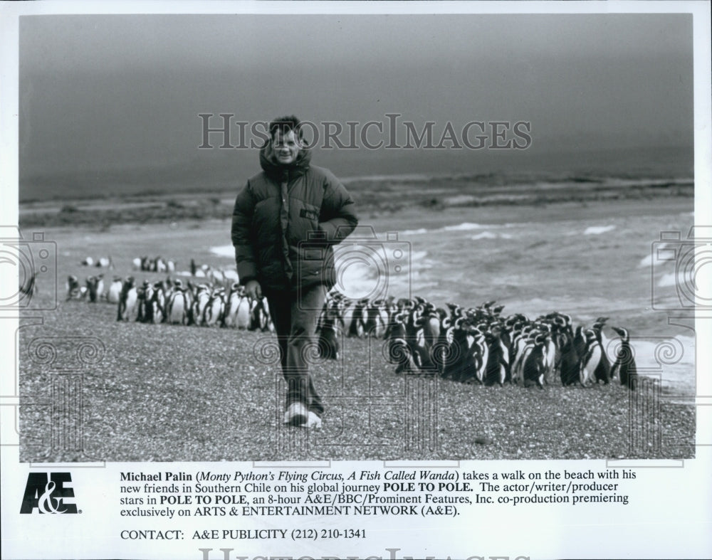 Press Photo Actor Michael Palin Walks With Penguins - Historic Images