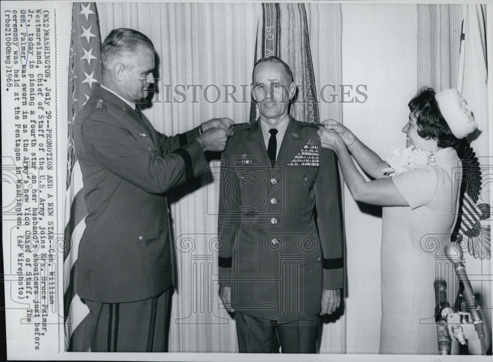 1968 Press Photo Gen and Mrs Bruce Palmer with Gen Westmoreland Pentagon - Historic Images