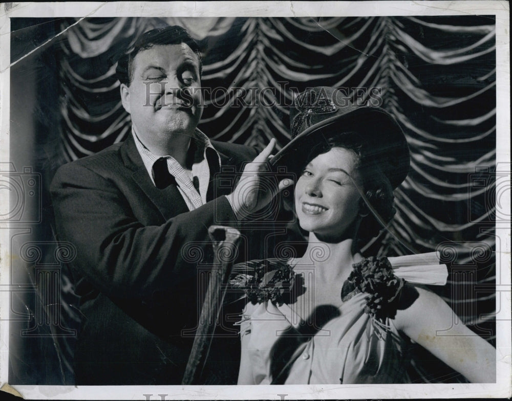 1956 Press Photo Jackie Gleason and one of his beauties - Historic Images