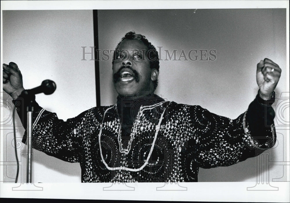 1996 Press Photo Rev. Bruce Wall show in the picture - Historic Images