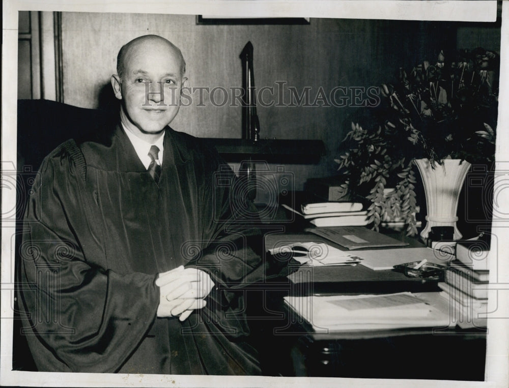 Press Photo Judge M Edward Viola Installed In Cambridge District Court - Historic Images