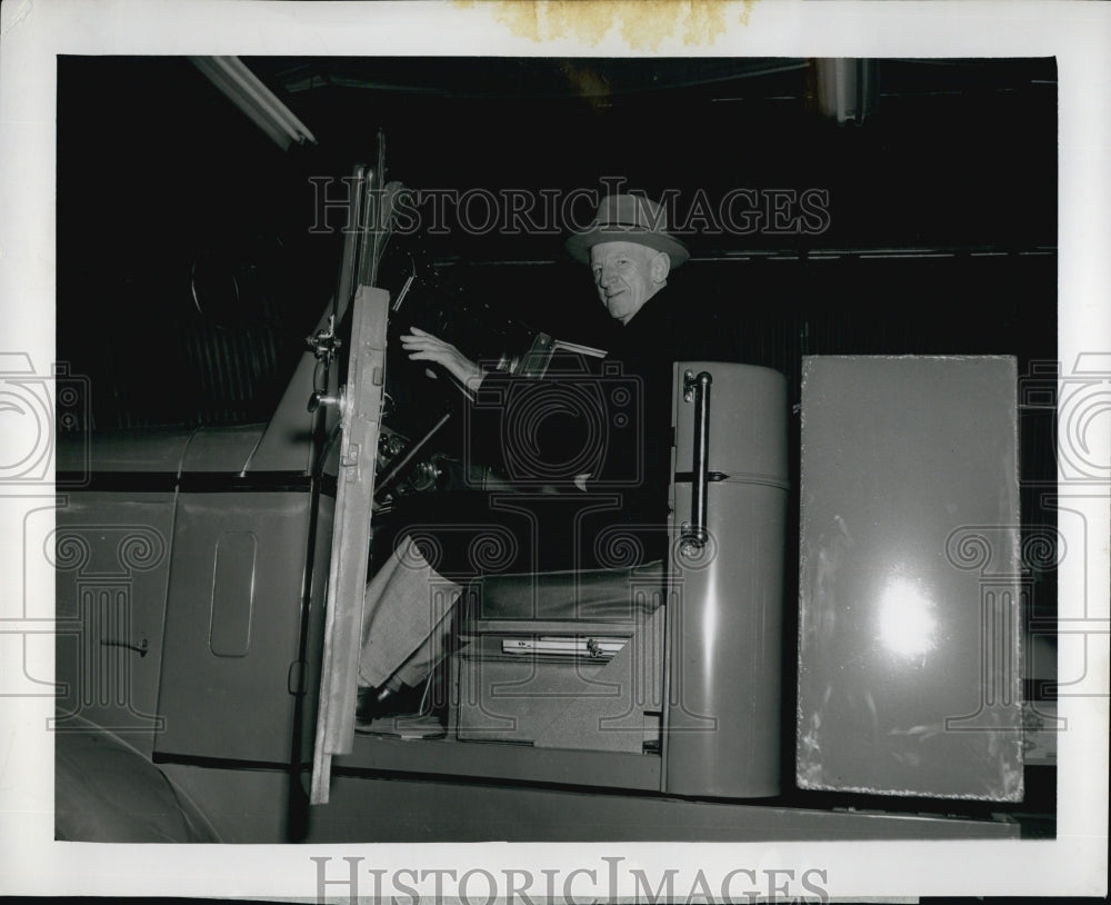 1949 Press Photo A picture of Chief Jim Wall - Historic Images