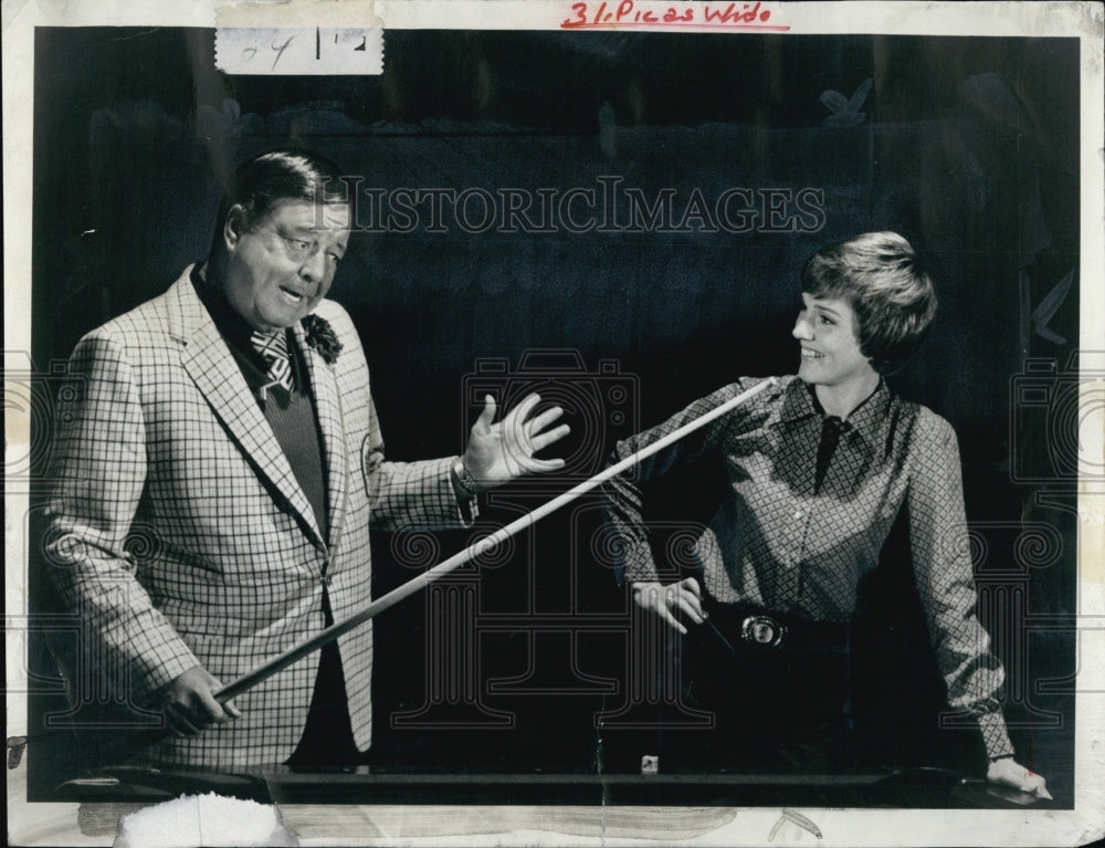 1974 Press Photo Jackie Gleason & Julie Andrews On Jackie Gleason & Julie Andrew - Historic Images