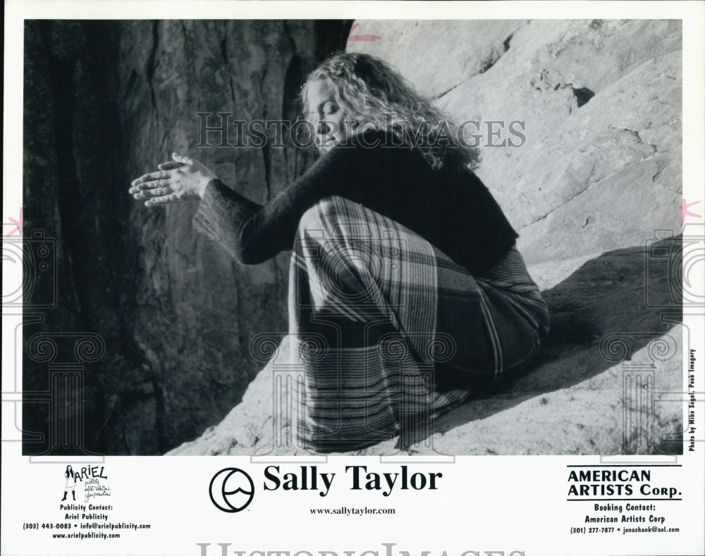 2001 Press Photo Sally Taylor /American Artists Corp./Ariel Publicity - Historic Images