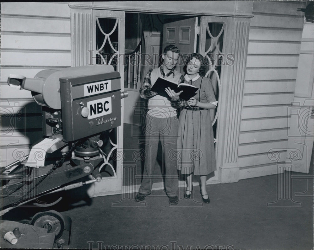 1952 Press Photo Tom Taylor and Hazel Dawn, Jr. - Historic Images