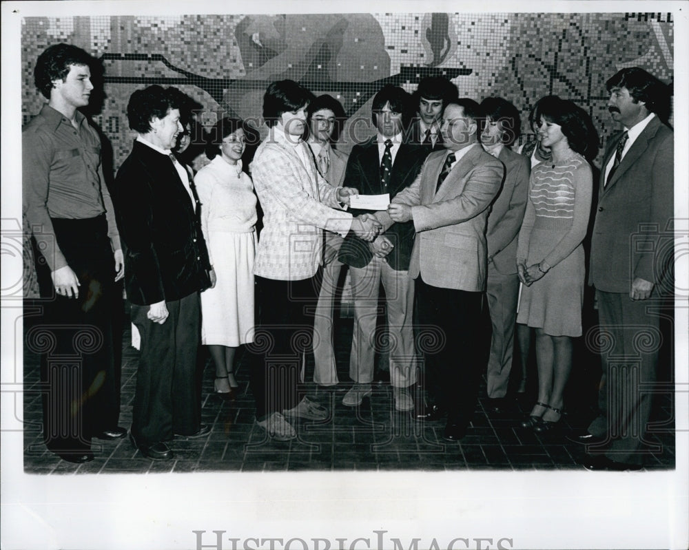 1978 Press Photo Ludlow High School Student Raise Money - Historic Images
