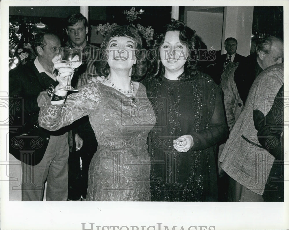 1994 Press Photo Society&#39;s Sonja Loew and daughter Sasha Loew-Blacke - Historic Images