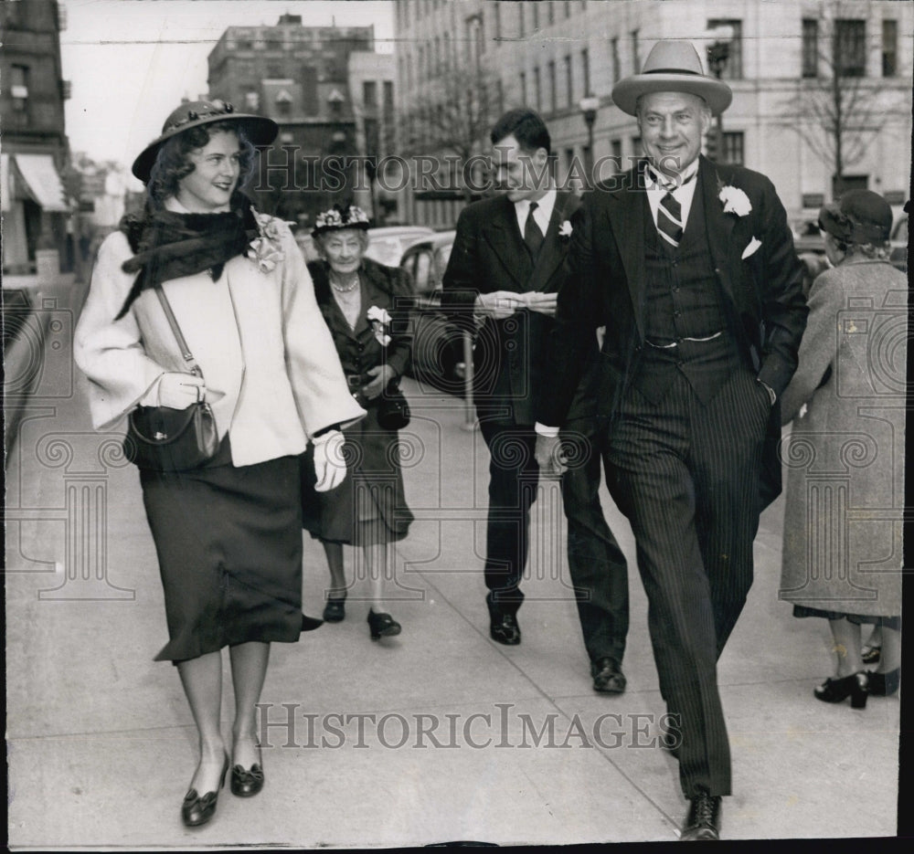 1952 Press Photo Mrs Frank Low and Mr Harry Everett /Easter Service at Trinity - Historic Images