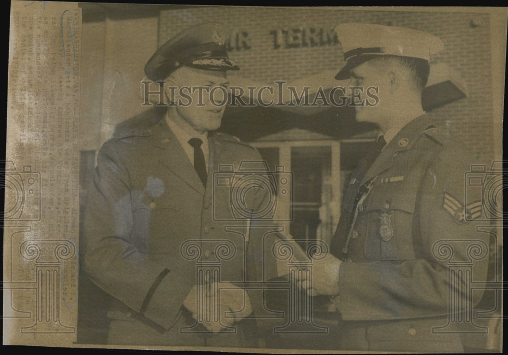 1966 Press Photo US Military Servicemen - Historic Images