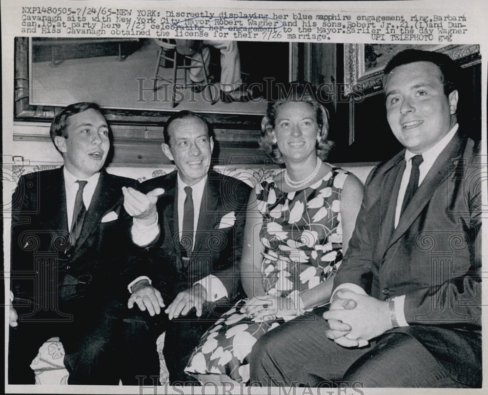 1965 Press Photo Barbara And NYC Mayor Robert Wagner Displays Her Engagment Ring - Historic Images