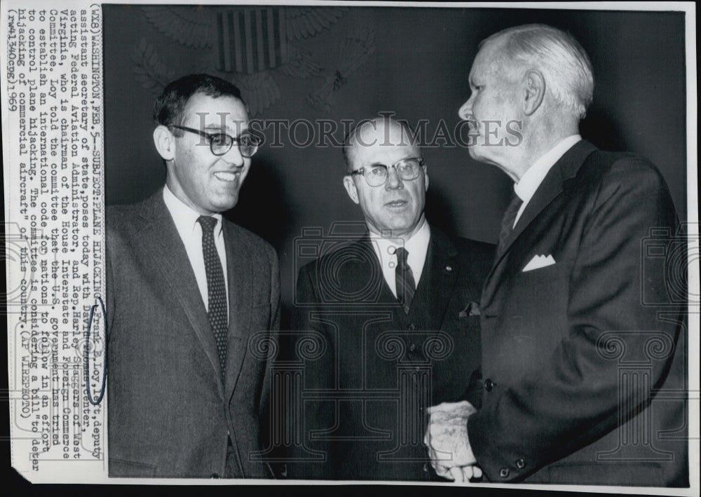 1969 Press Photo Frank Loy Deputy Asst Secretary Of State With FAA Head - Historic Images