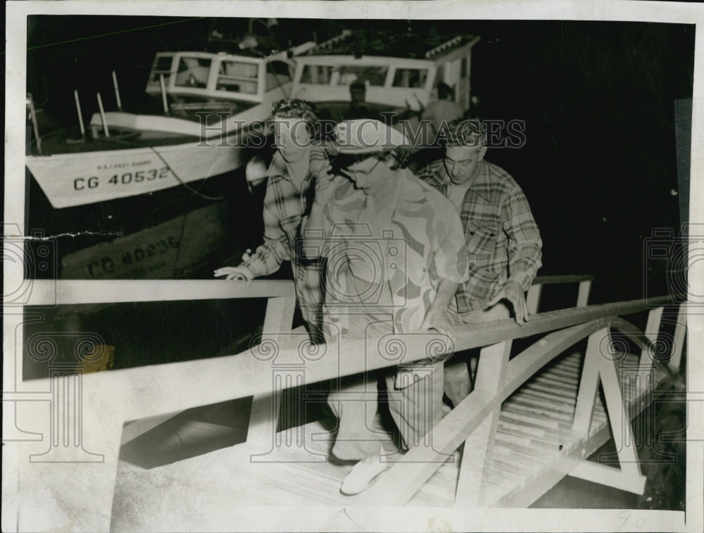 1954 Press Photo Mrs. Esther Longmore, Mr. and Mrs. William Platt - Historic Images