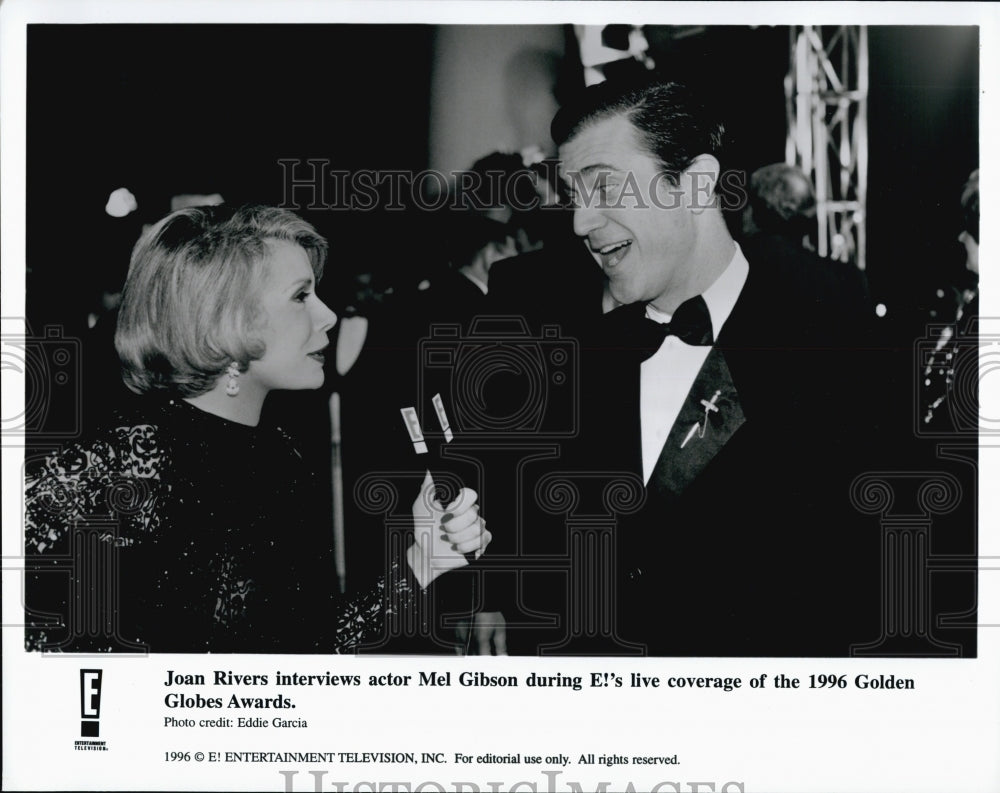 1996 Press Photo Joan Rivers interviews Mel Gibson - Historic Images